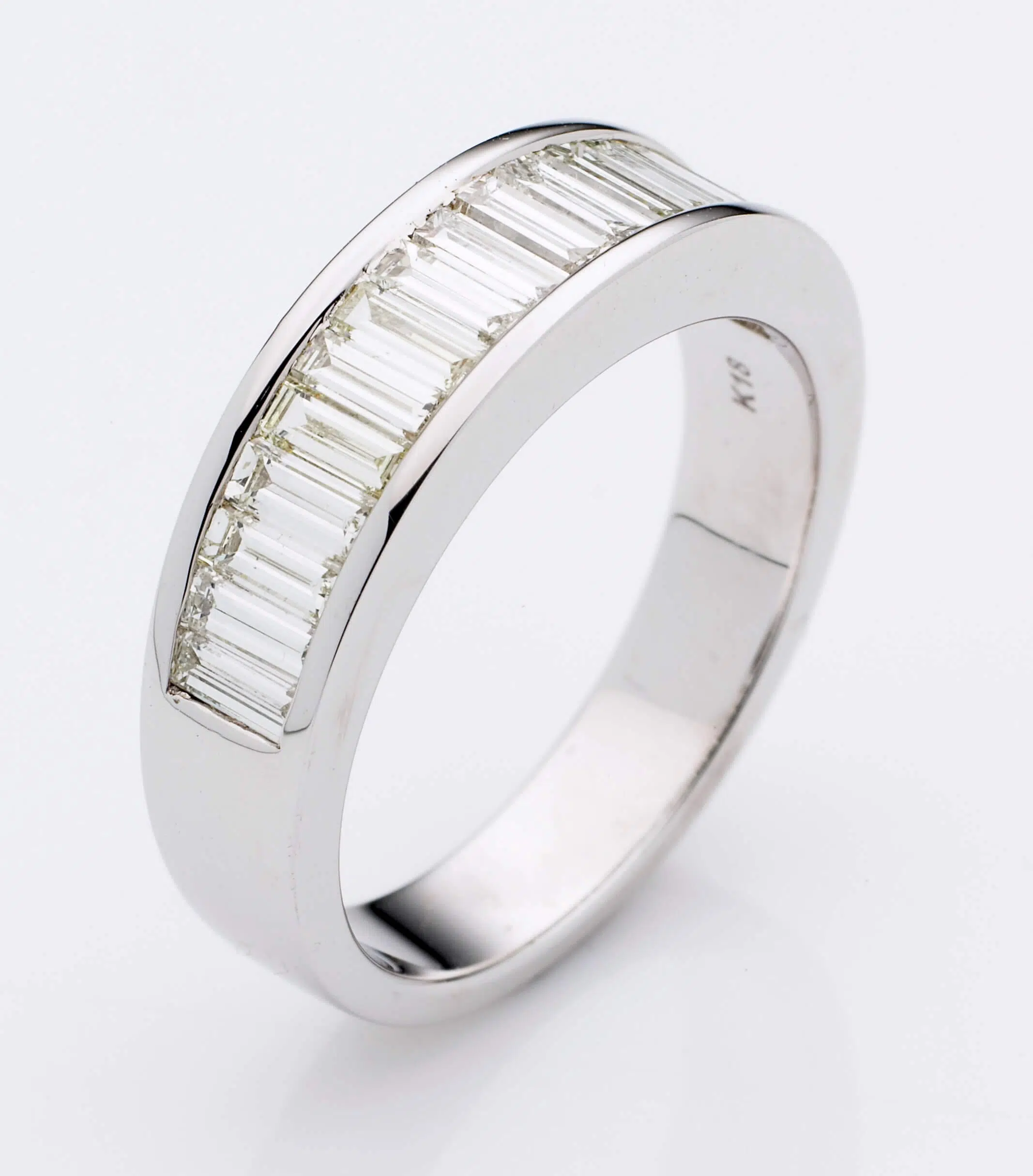 MIRROR - 18ct White Gold Diamond Baguette Dress Ring