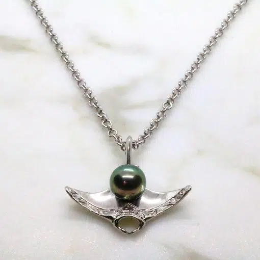 MANTARAY - 18ct White Gold Mantaray Pearl Pendant & Chain