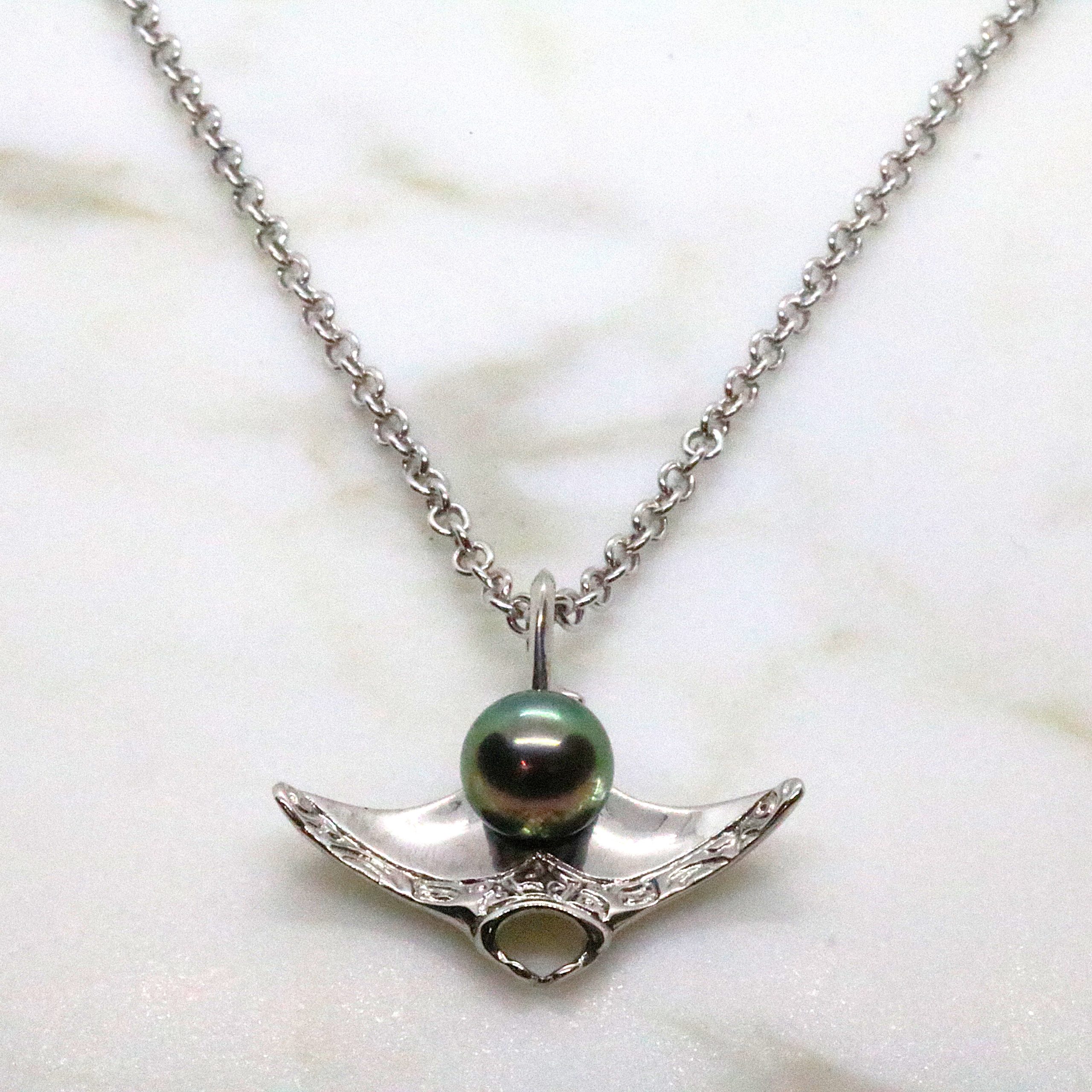 MANTARAY - 18ct White Gold Mantaray Pearl Pendant & Chain - MN Jewellery